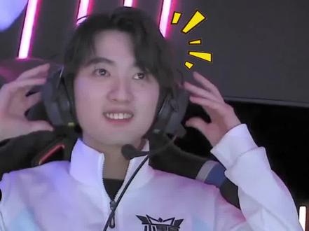 扎金花心理学：为什么人在疲劳时更容易相信对手没有大牌？（扎金花中的疲劳效应：为何疲惫时更容易低估对手手牌？）