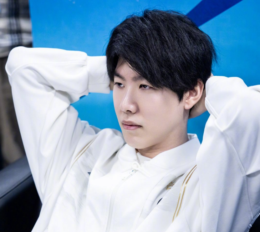 2025LPL全明星周末正赛海报：阳光沙滩，少年逐浪